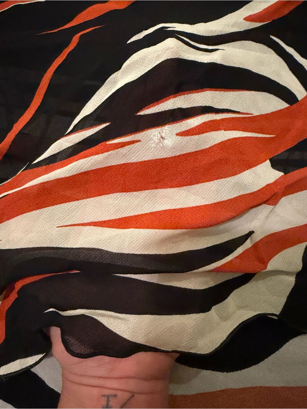Womens Black & Orange Wave Print Sheer Sleeveless blouse / flowy tank. Size M - Picture 12 of 15
